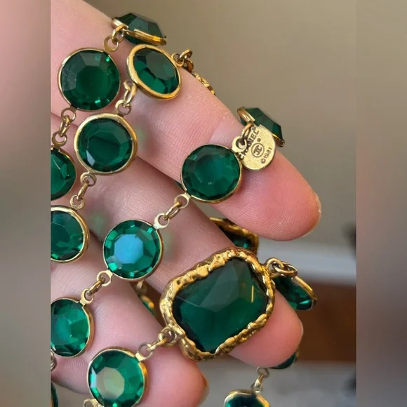 Vintage CHANEL Gripoix Glass Emerald Crystal Chicklet Sautoir Statement Necklace - Picture 10 of 16